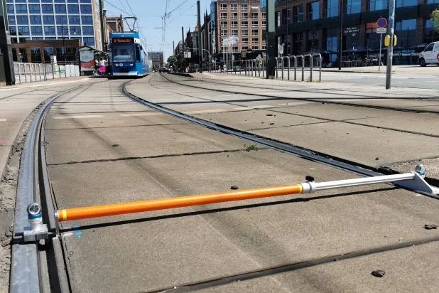 Messeinrichtung an den Straßenbahngleisen der Haltestelle Kröpeliner Tor in Rostock